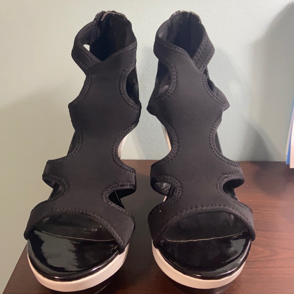 Vera Wang Black and White Wedges Size 10